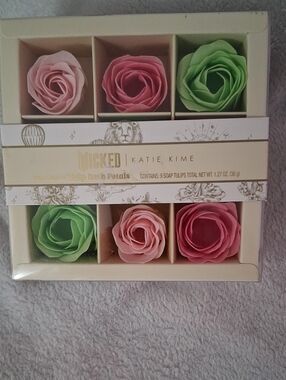 Katie K Rose Soap Petals - Pink & Green Bath Blossoms